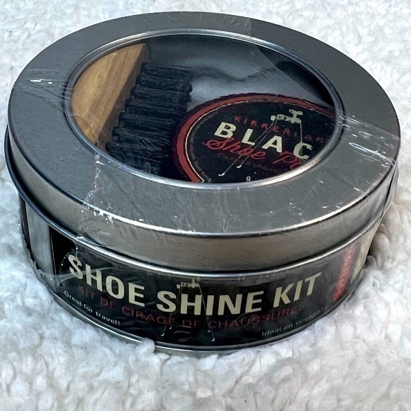 Kikkerland Other - Kikkerland Travel Shoe Shine Kit